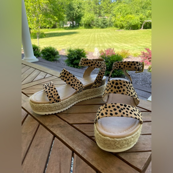 Soda Espadrille- Size 7 - Picture 4 of 8